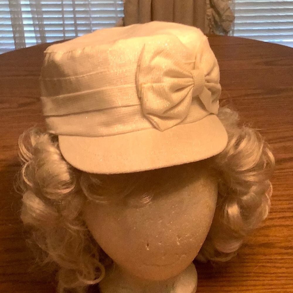 Vintage Ladies hat. Relativity. Silver and white blend. Like new